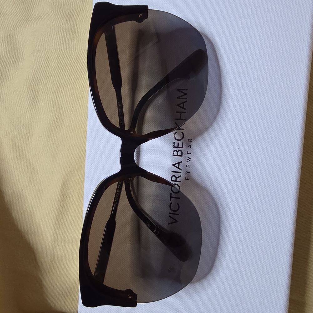 Victoria Beckham Sunglasses Brand New 🎄